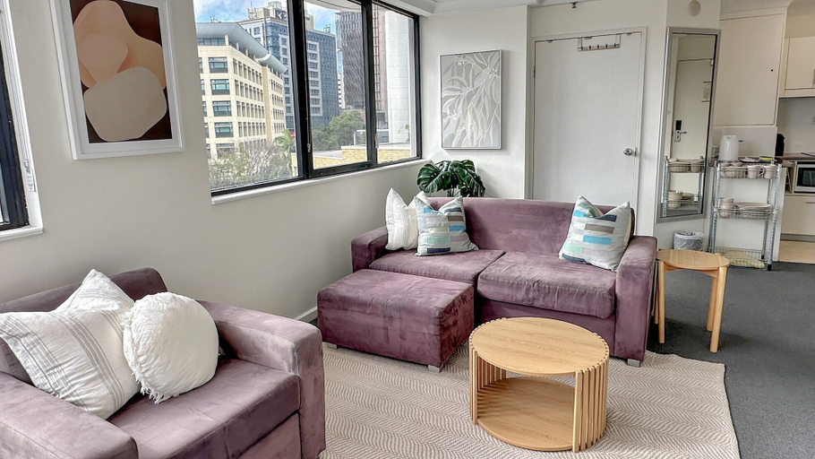 Living area 3, 1-bed Urban Getaway Near the Brisbane River, Brisbane