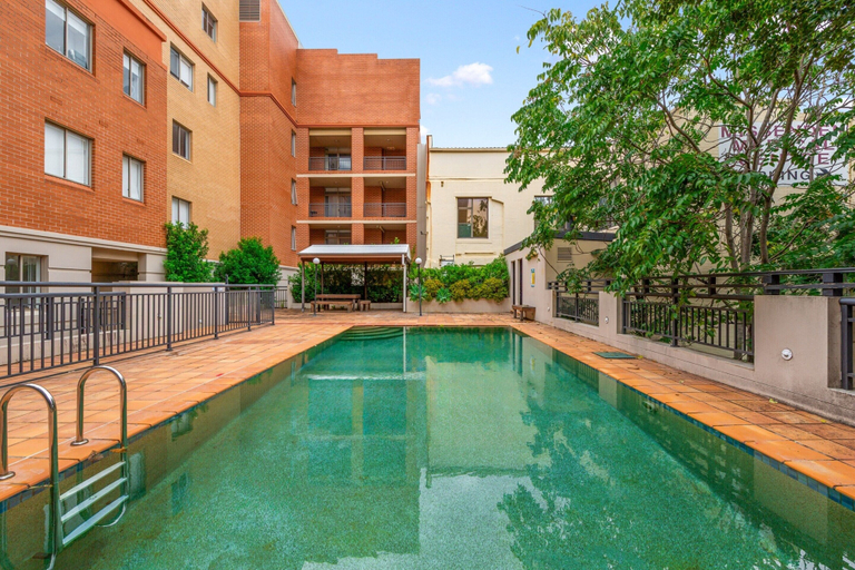 Pool, Stylish 2-Bed Apartment with Pool in Camperdown, Sydney
