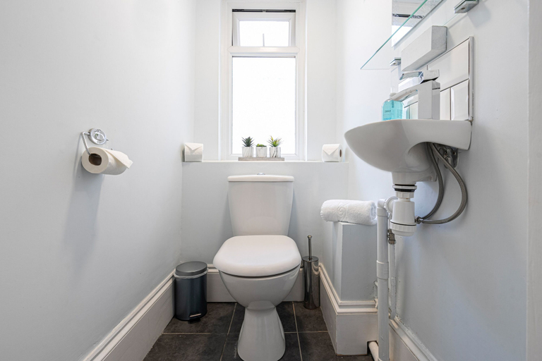 Interior 3, 4 Bed - St James House by Smart Welcomes, Plymouth