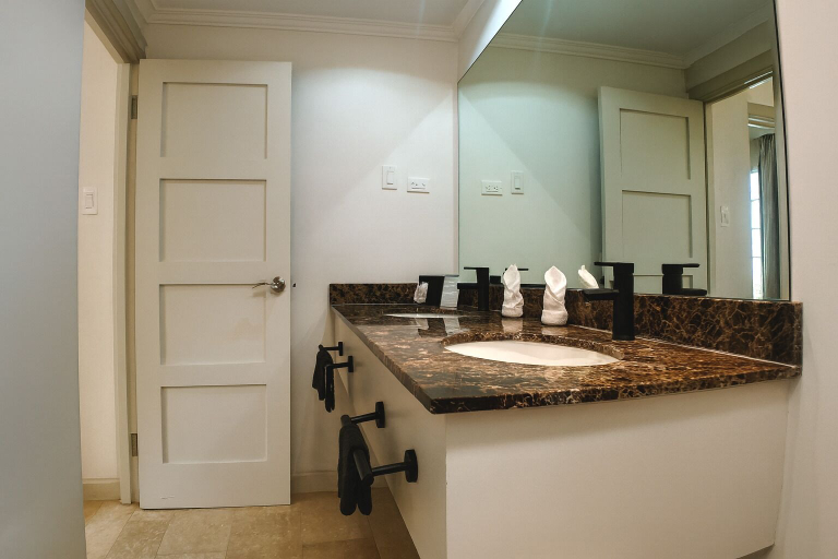 Bathroom 5, South Point Hotel