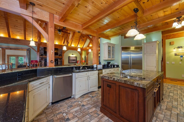 Room 2, Luxe Riverfront Escape Mtn Views Pickleball Ct, Yancey