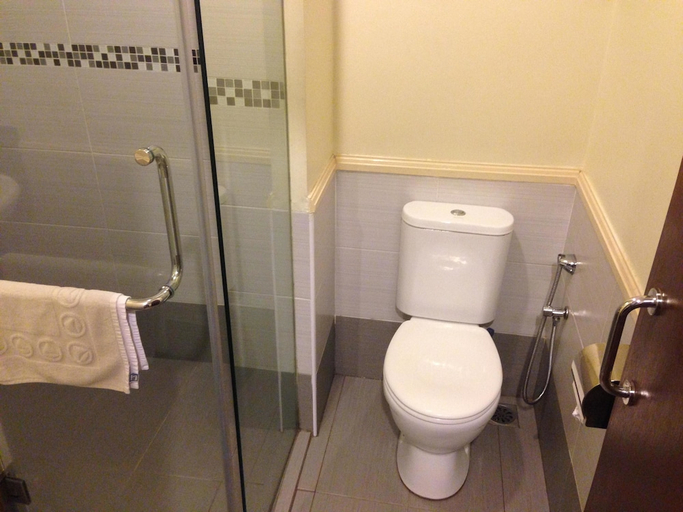 bathroom 7
