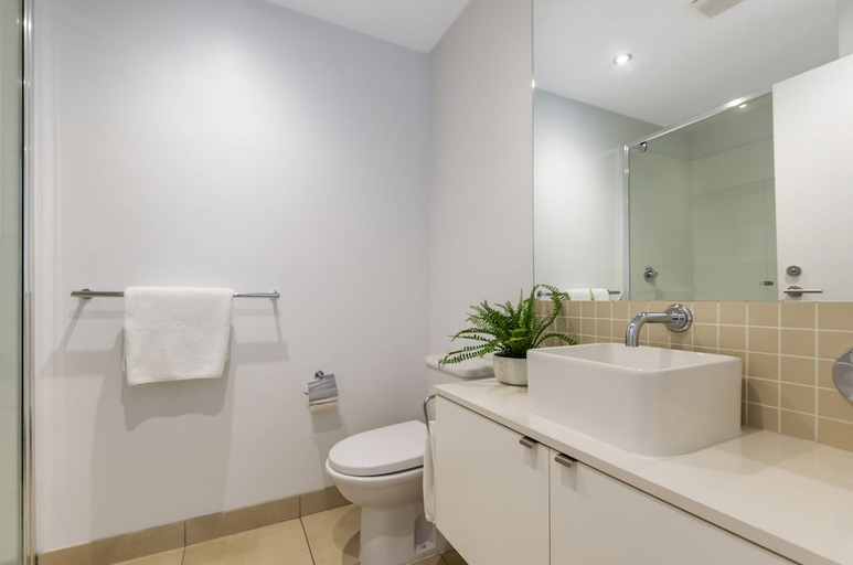 Bathroom 3, The Victoria Apartments, Moyne - South