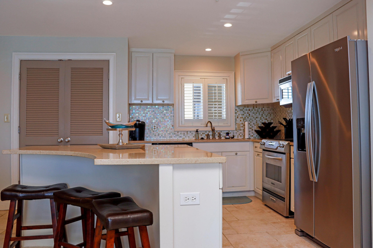 Private kitchen 4, The Villas #302, Bay