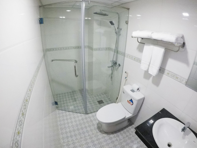 Bathroom 3, Anh Linh 2 Hotel, Đồng Hới