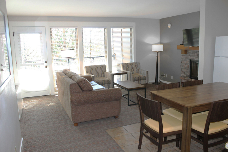 Living area 4, 7th Mtn 923b 3 Bedroom Condo, Deschutes