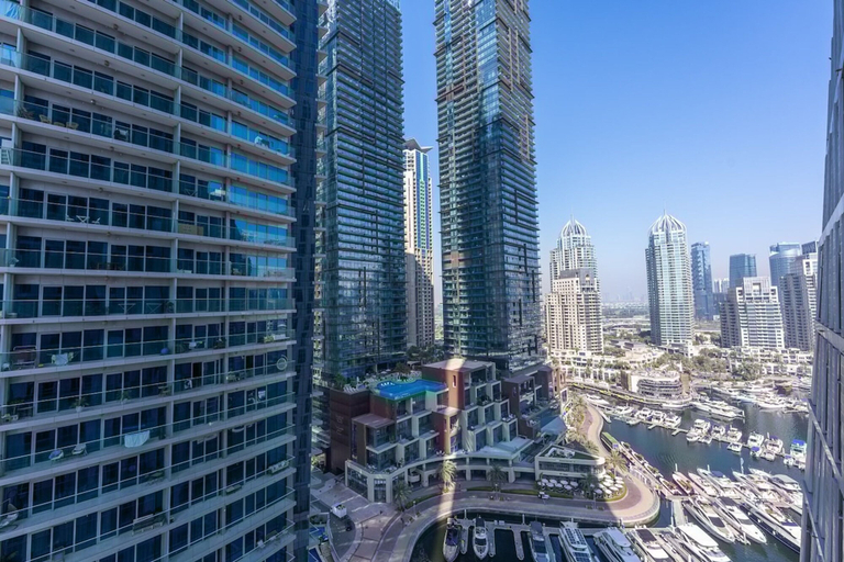 Room 5, Modern Aesthetic 2-bedroom in Dubai Marina, Dubai