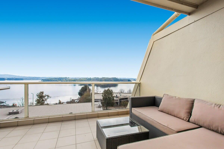 Others 2, 2-Bed Unit with Balcony, BBQ & Stunning Lake Views, Canberra