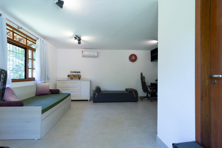 Room 3, S tio com Piscina Jogos e Espa o Home Office, Vassouras