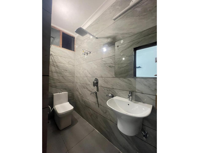 Bathroom 5, Hotel Majestic, Chandigarh