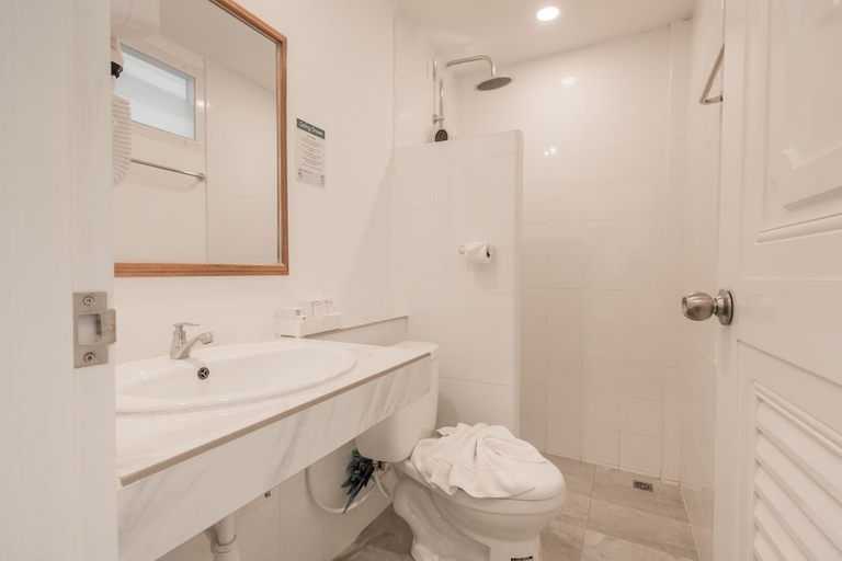 Bathroom, Whalecome Aonang Resort, Mueang Krabi