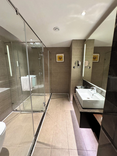 Bathroom 5, Cenneys Gateway - Pride of Salem, Salem