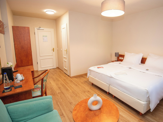 Bedroom 4, Hotel Deutsches Theater Landwehrstraße, München