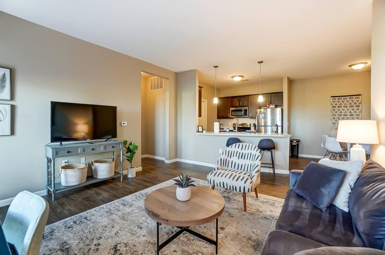 Room 2, Lux Dublin 2BR 1st Floor W D Pet Friendly, Franklin