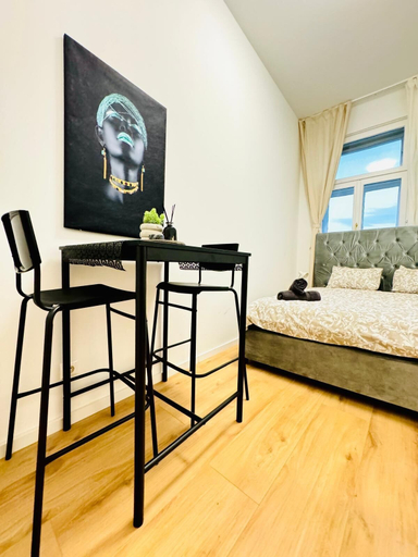 Room 5, Elegant 4BR Apt Near Westbahnhof, Wien