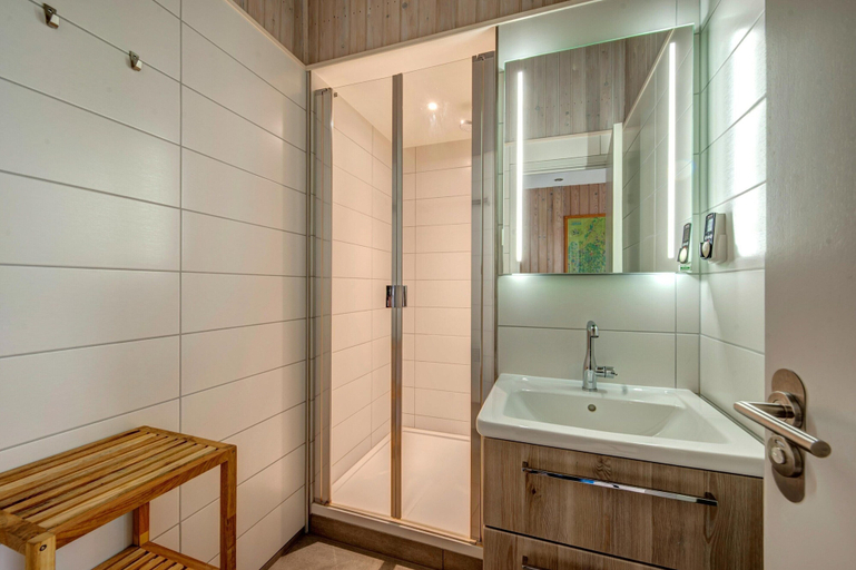 Bathroom, Single Storey Bungalow near Water Reservoir in Nordeifel, Euskirchen