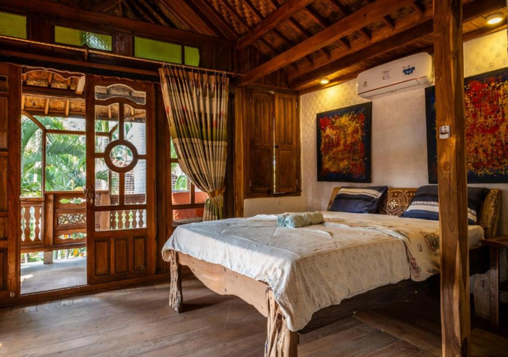 Others 3, Villa Honey, Lombok