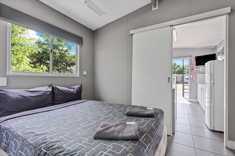 Bedroom 2, Yandina Caravan Park, Maroochy
