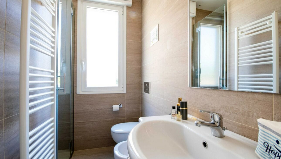 Bathroom 5, Hotel Esplanade, Forli' - Cesena