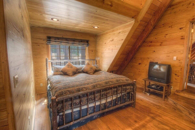 Bedroom 2, River Rock Retreat 4 Bedroom Home by RedAwning, El Dorado