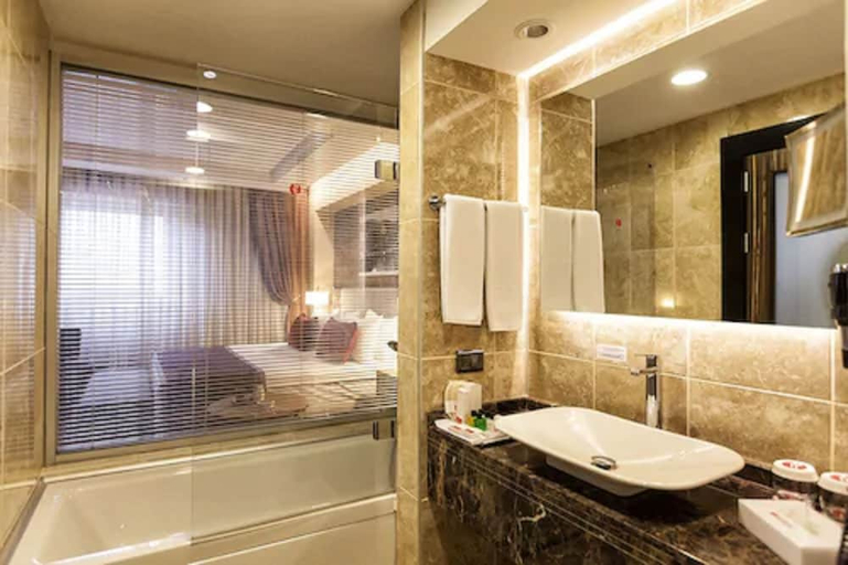 Bathroom 5, Ramada Plaza by Wyndham Izmit, Izmit