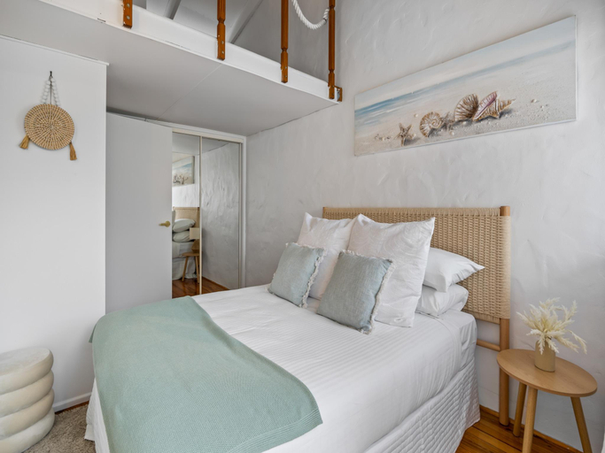 2, Chic 2-Bed Cabin-Style Home by Mooloolaba Beach, Maroochy - Mooloolaba