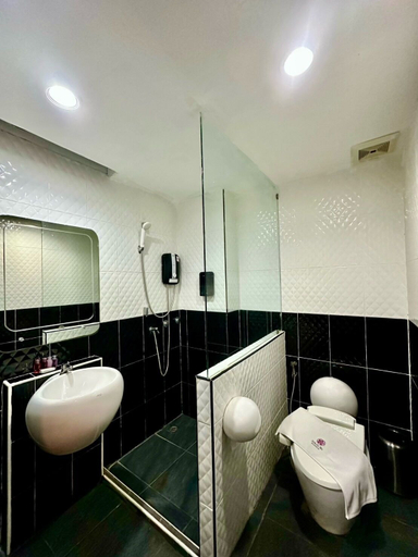 Bathroom 4, Sakura Sky Residence, Wattana