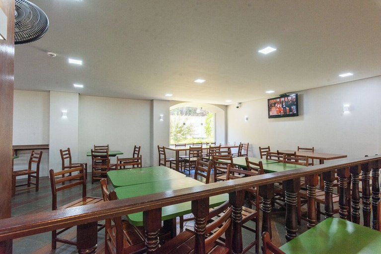 Others 4, Cavalinho Branco Flat Para 4 Pessoas c Piscina, Águas de Lindóia