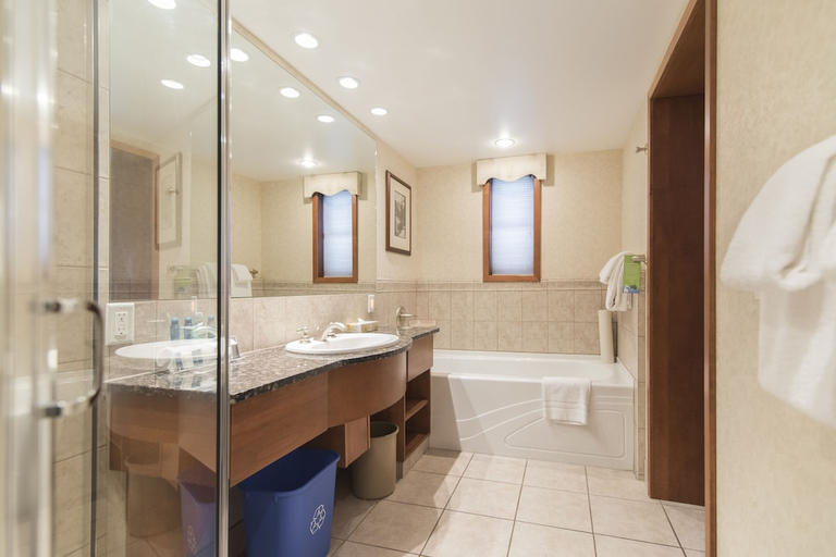 Bathroom 4, Charlton's Banff, Division No. 15