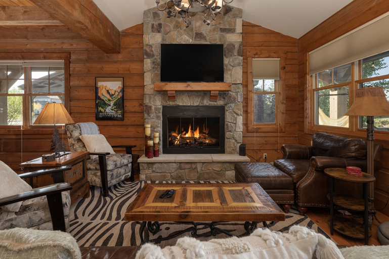 Living area 3, 19th Hole 3 Bedroom Cabin, Grand