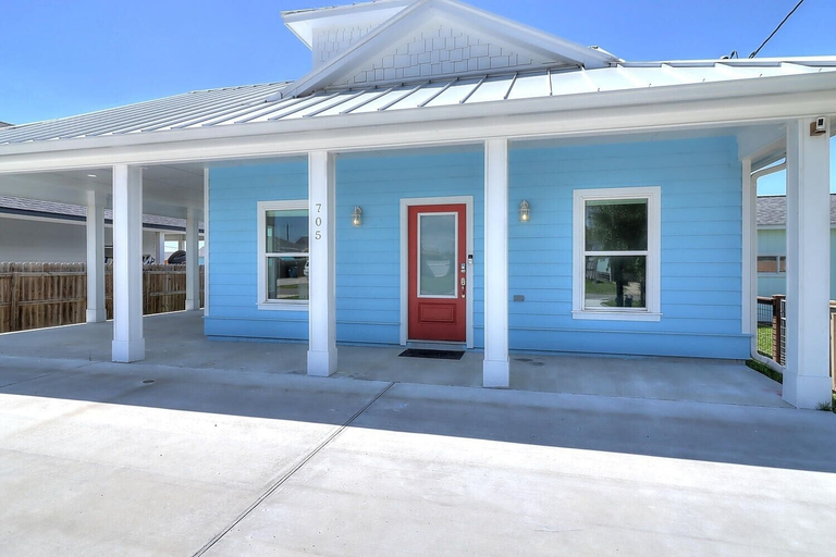 Exterior detail, Crazy Crane 3 Bedroom Home by RedAwning, Aransas