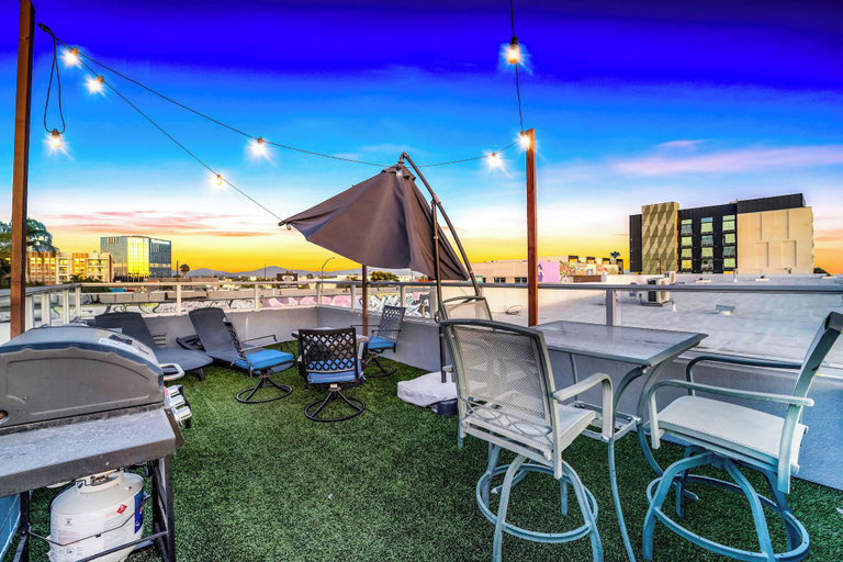 Outdoor dining 2, The U, San Diego