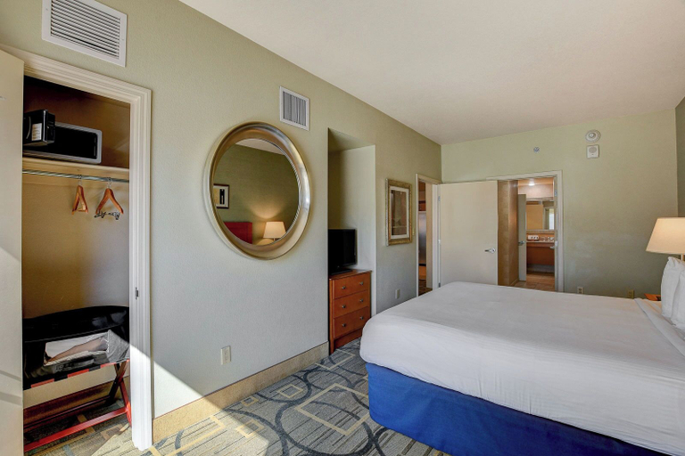 Room 4, The Lapis Suite at The Platinum Hotel, Clark