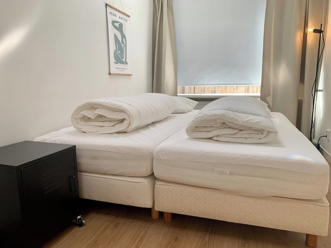 Room 5, Holiday Home in Petten Near the Beach, Zijpe