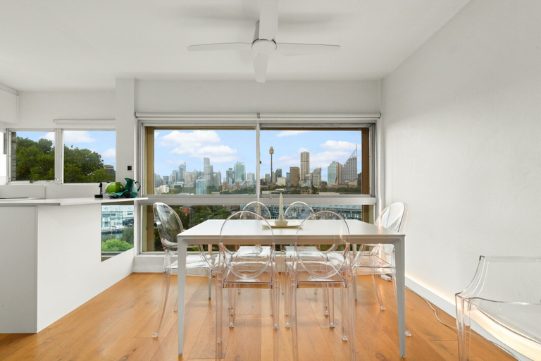 Dining 2, Cosy 1-Bed with Swimming Pool Facing Opera House, Sydney