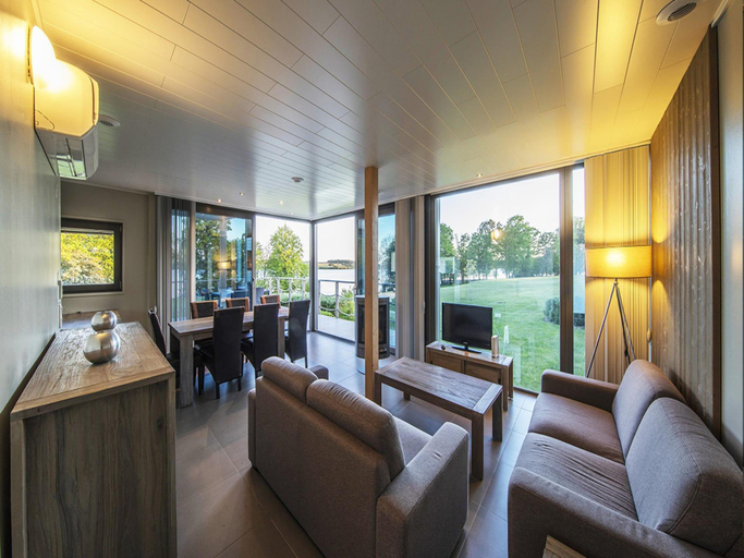 5, Lakeside Stay with Sauna, Hainaut