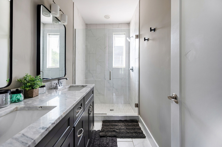 Bathroom 3, 10 Min to DT - Rooftop Garage W D, Davidson