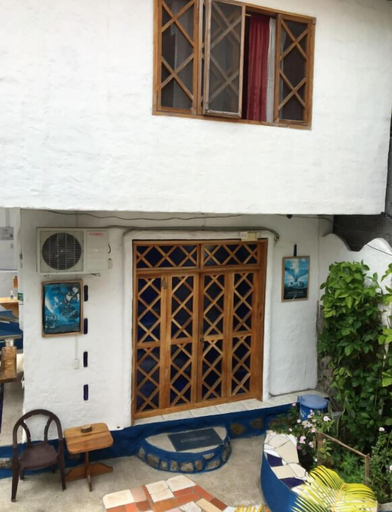 Exterior & Views 2, PENGUIN HOSTEL, Santa Cruz
