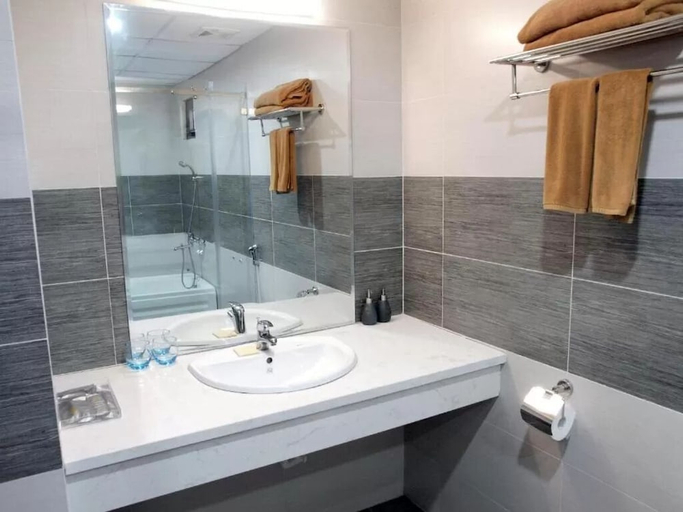 Bathroom, VVS Glory Hotel - Bay Luxury, Từ Liêm