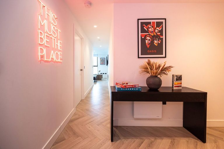 Room 3, Supernova Suite City Views, Manchester