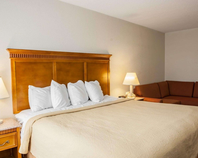 Bedroom 2, Lafayette Inn & Suites, Marion