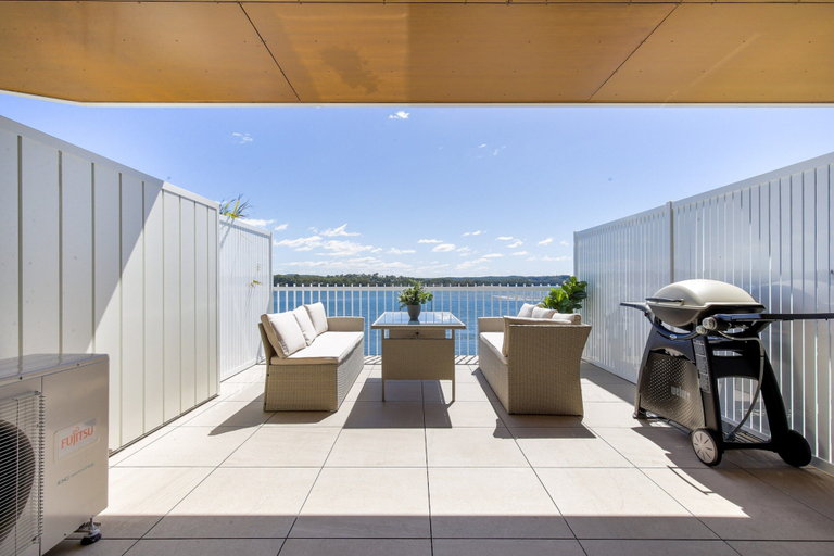 Balcony 4, Superb 2-Bed Apartment with Scenic Bay Views, Eurobodalla
