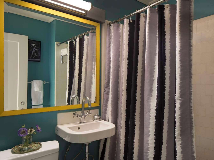 Bathroom 5, Graduate by Hilton Berkeley, Alameda