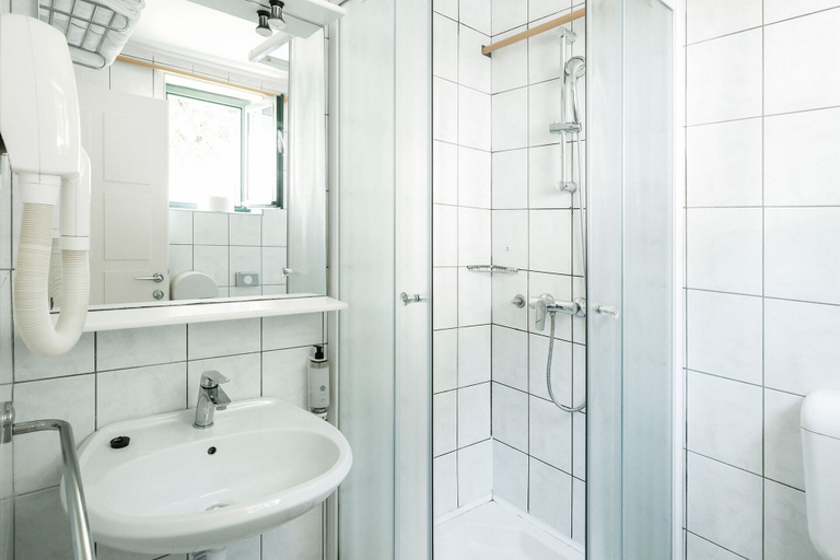 Bathroom 4, Zaton Holiday Resort Apartments, Nin