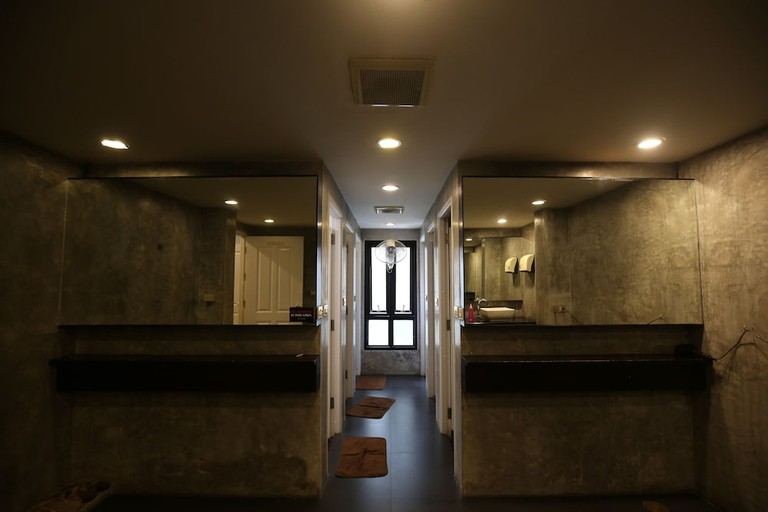 Bathroom, Here We Go Bangkok, Phra Nakhon