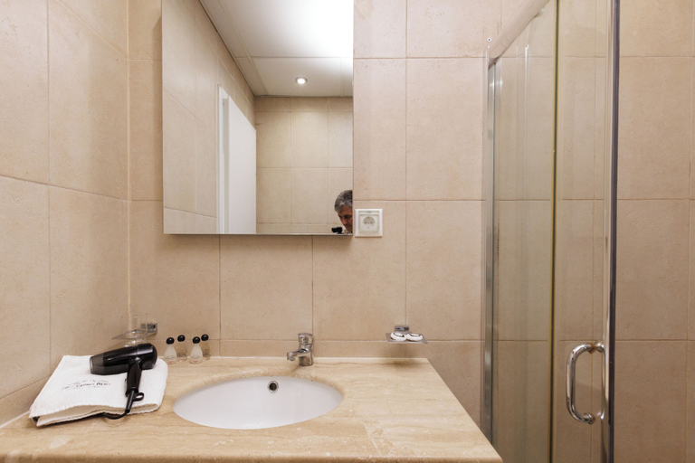 Bathroom 3, Saint George Palace, Bansko