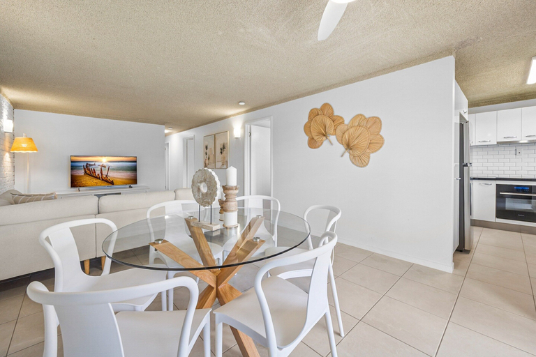 Dining 2, 3-bed Waterfront Apartment With Private Patio, Maroochy - Mooloolaba