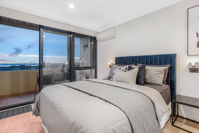 Room 2, Spectacular Views South Perth1br, Perth
