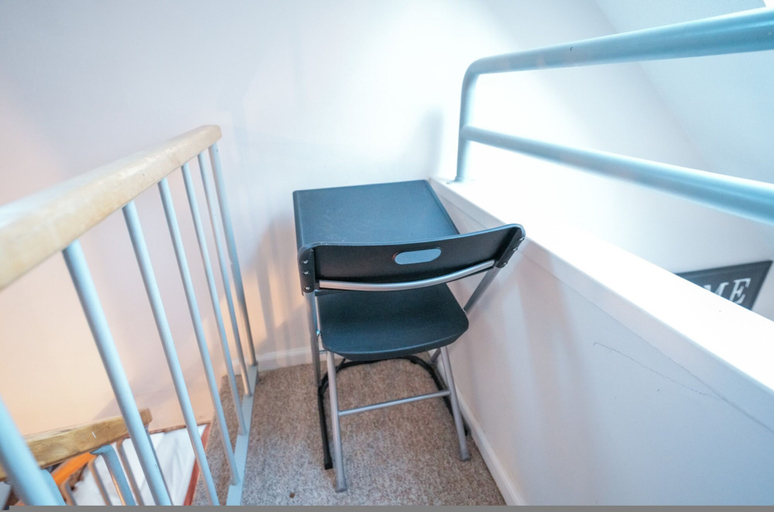 Room 5, Top 3rd Floor Loft Resort Access No Elevator, Bedford