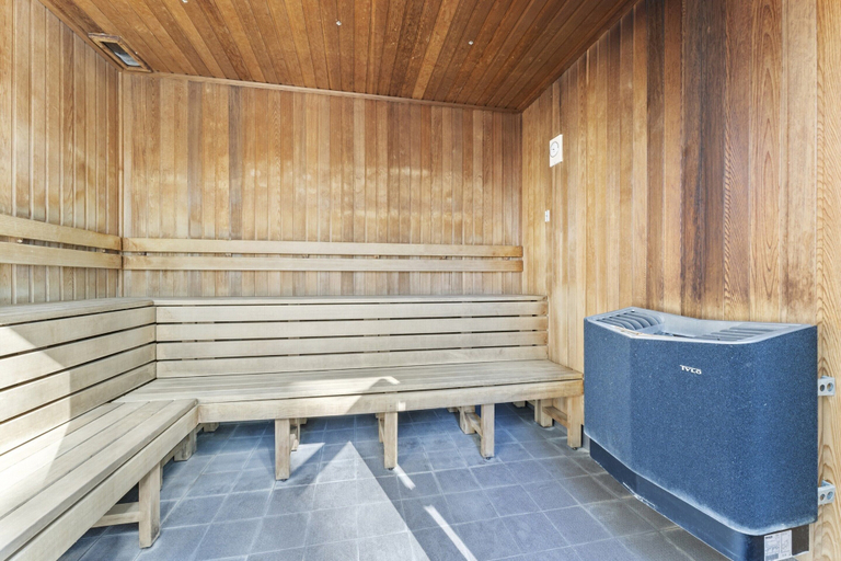 Sauna, Refined 2-bed With Luxurious Building Amenities, Canberra
